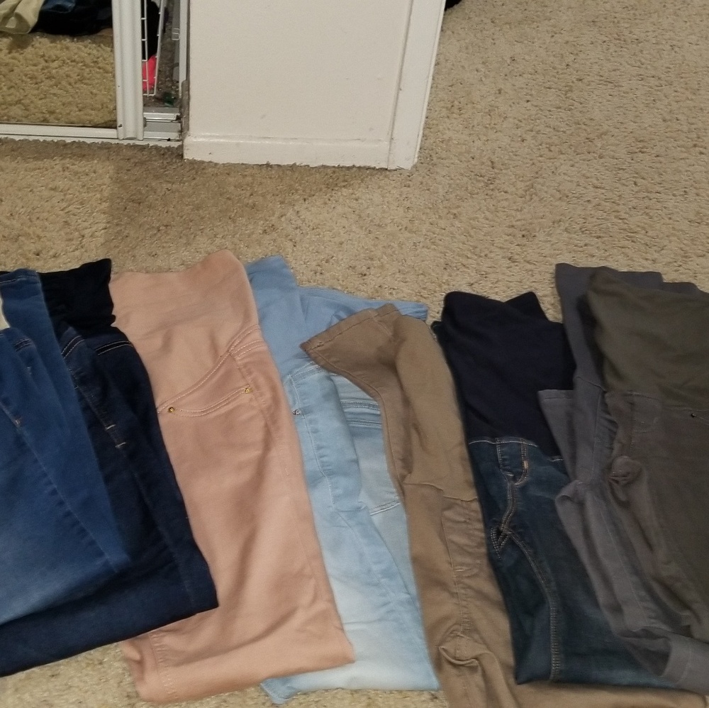 Maternity  skinny  jeans  and capris